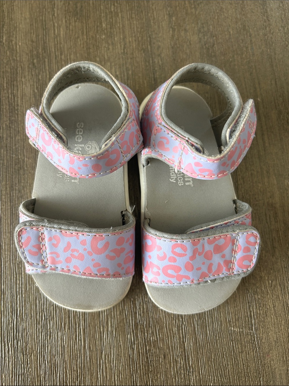 See Kai Run Kids Pink Leopard Print Velcro Sandals, Size 6. G.Used.